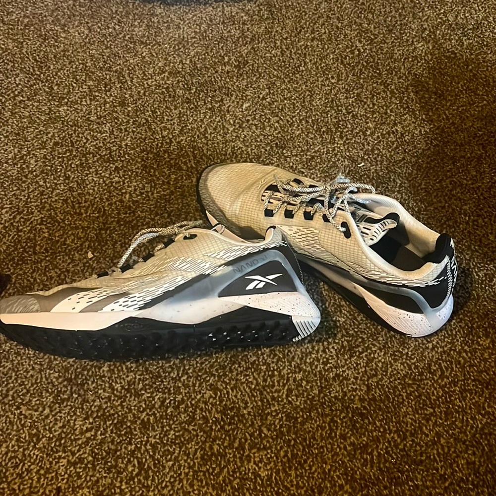 Reebok 11.5 mens shoes